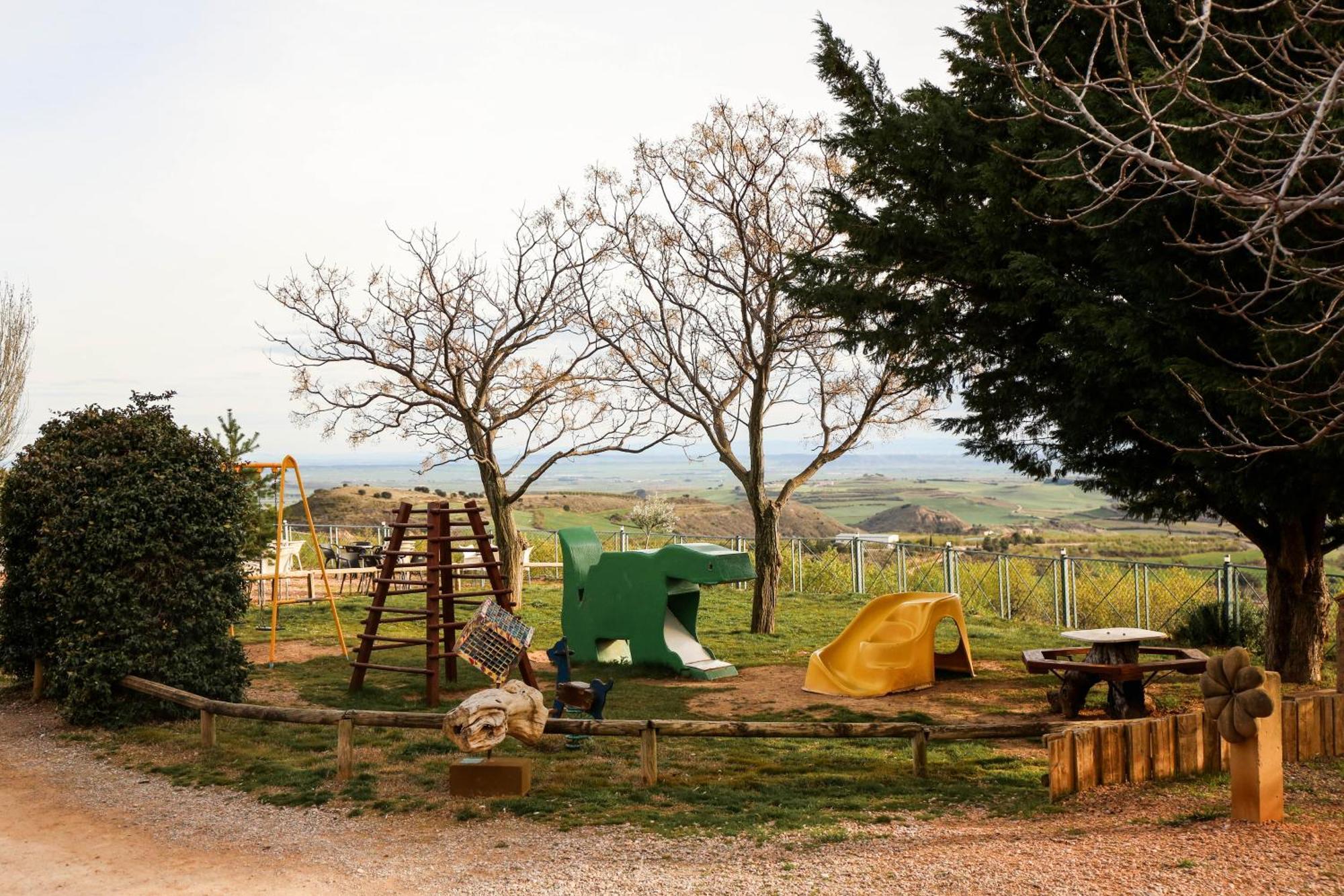 Camping Castillo De Loarre Exterior photo